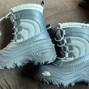 The north face snow boots. Size ten toddler. Non smoking home.
